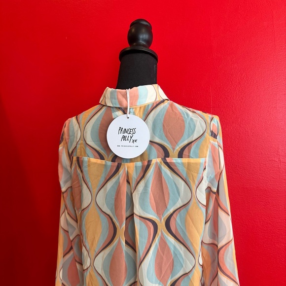 Retro Patterned Button-Up Shirt - Picture 6 of 9